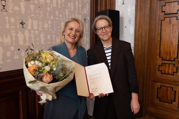Festakt: Berufstitel "Professorin" an Frau Dr.in Johanna Schwanberg (Künstlerhaus Ranftlzimmer, 21.4.2026) Foto: eSeL.at - Lorenz Seidler