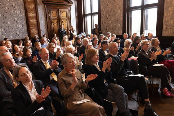 Festakt: Berufstitel "Professorin" an Frau Dr.in Johanna Schwanberg (Künstlerhaus Ranftlzimmer, 21.4.2026) Foto: eSeL.at - Lorenz Seidler