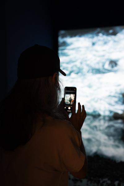Eroeffnung &quot;Between the Tremor and a Murmur lies a Sunset&quot; (Kunstraum Niederoesterreich, 05.06.2025) Foto: eSeL.at - Sarah Tasha
