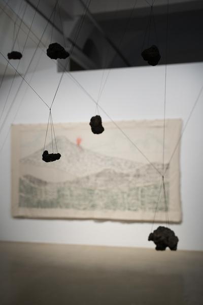 Kunstraum Niederoesterreich Eroeffnung BETWEEN THE TREMOR AND A MURMUR LIES A SUNSET (05.06.2025) Foto: eSeL.at - Sarah Tasha Foto: eSeL.at - Sarah Tasha