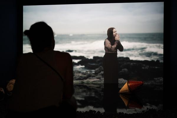 Eroeffnung &quot;Between the Tremor and a Murmur lies a Sunset&quot; (Kunstraum Niederoesterreich, 05.06.2025) Foto: eSeL.at - Sarah Tasha