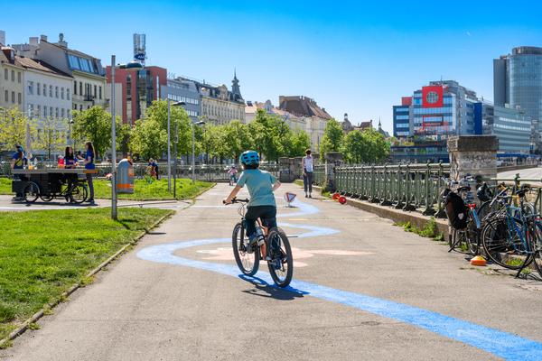 Creatives for Vienna – Making Spaces X Klima Biennale Wien: Bruno – Workshop „Let’s Bruno“ (Bruno-Pittermann-Platz, 24.04.2026) Foto: Wirtschaftsagentur Wien / eSeL.at - Joanna Pianka