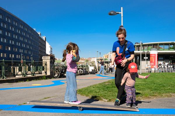 Creatives for Vienna – Making Spaces X Klima Biennale Wien: Bruno – Workshop „Let’s Bruno“ (Bruno-Pittermann-Platz, 24.04.2026) Foto: Wirtschaftsagentur Wien / eSeL.at - Joanna Pianka