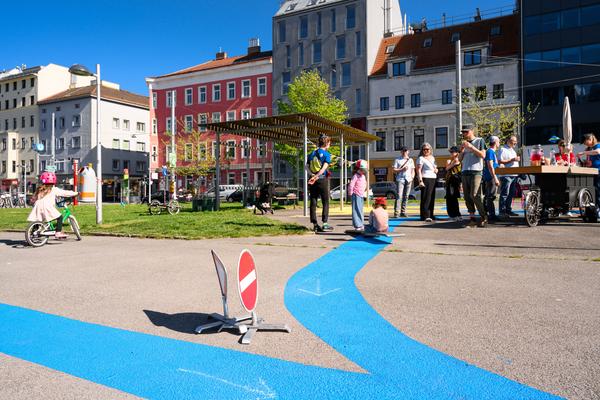 Creatives for Vienna – Making Spaces X Klima Biennale Wien: Bruno – Workshop „Let’s Bruno“ (Bruno-Pittermann-Platz, 24.04.2026) Foto: Wirtschaftsagentur Wien / eSeL.at - Joanna Pianka