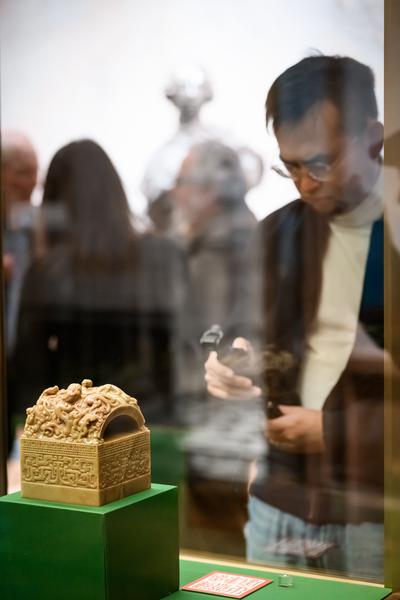 Chinesische Kunst aus der Verbotenen Stadt (KHM Goldener Saal Kunstkammer, 02.12.2025 - 06.04.2026) Foto: eSeL.at - Joanna Pianka