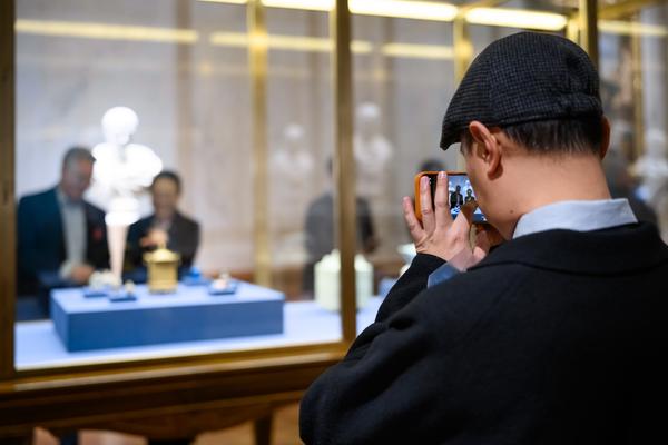 Chinesische Kunst aus der Verbotenen Stadt (KHM Goldener Saal Kunstkammer, 02.12.2025 - 06.04.2026) Foto: eSeL.at - Joanna Pianka