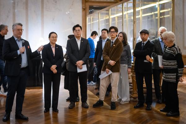 Chinesische Kunst aus der Verbotenen Stadt (KHM Goldener Saal Kunstkammer, 02.12.2025 - 06.04.2026) Foto: eSeL.at - Joanna Pianka