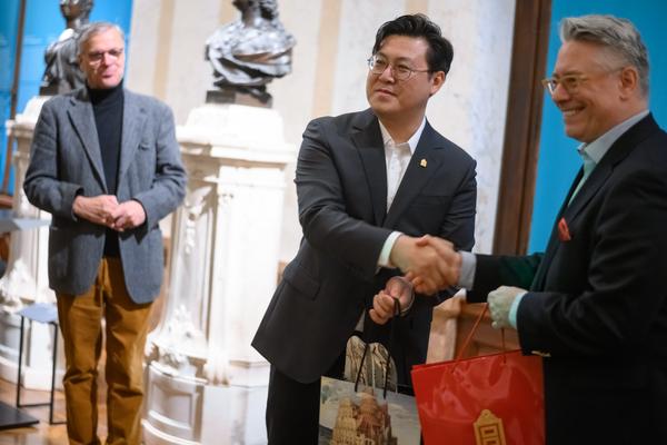 Chinesische Kunst aus der Verbotenen Stadt (KHM Goldener Saal Kunstkammer, 02.12.2025 - 06.04.2026) Foto: eSeL.at - Joanna Pianka