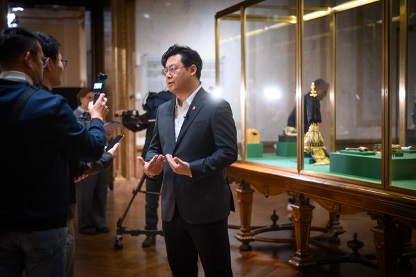 Chinesische Kunst aus der Verbotenen Stadt (KHM Goldener Saal Kunstkammer, 02.12.2025 - 06.04.2026) Foto: eSeL.at - Joanna Pianka