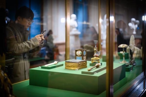 Chinesische Kunst aus der Verbotenen Stadt (KHM Goldener Saal Kunstkammer, 02.12.2025 - 06.04.2026) Foto: eSeL.at - Joanna Pianka