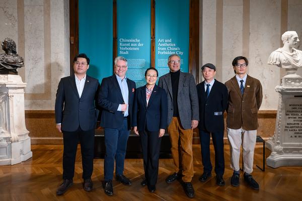 Chinesische Kunst aus der Verbotenen Stadt (KHM Goldener Saal Kunstkammer, 02.12.2025 - 06.04.2026) Foto: eSeL.at - Joanna Pianka