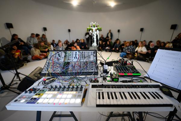 Choir of Kin – Photosynthesizer: Live Activation I (das weisse haus, 16.04.2026) Foto: eSeL.at - Joanna Pianka