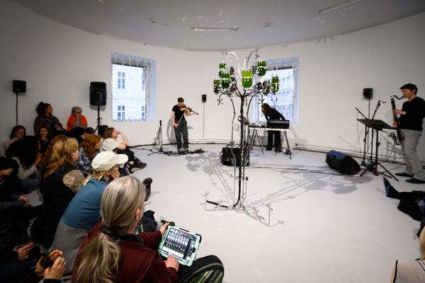 Choir of Kin – Photosynthesizer: Live Activation I (das weisse haus, 16.04.2026) Foto: eSeL.at - Joanna Pianka