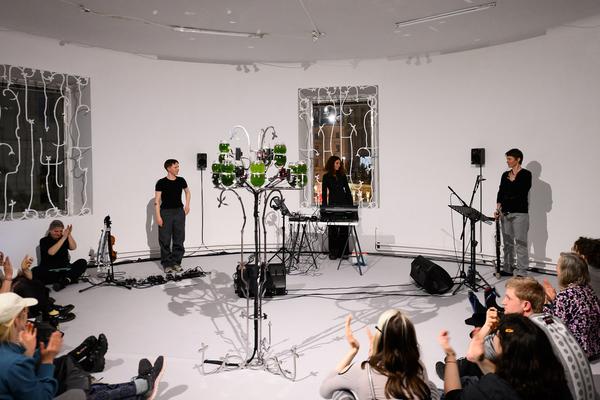 Choir of Kin – Photosynthesizer: Live Activation I (das weisse haus, 16.04.2026) Foto: eSeL.at - Joanna Pianka