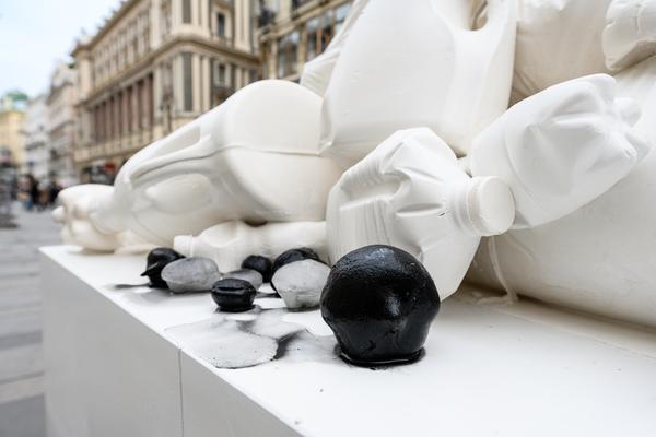 Claudia Märzendorfer: A Chicken Can't Lay a Duck Egg (Kunstplatz Graben, 12.05.2026) Foto: eSeL.at - Joanna Pianka