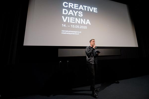 Creative Days Vienna 2025: KEYNOTES - Eva Jäger &amp; Michael Loebenstein. PERFORMANCE - Claudia Larcher and Ursula Winterauer (GISCHT) (Österreichisches Filmmuseum, 15.05.2025) Foto: eSeL.at - Joanna Pianka