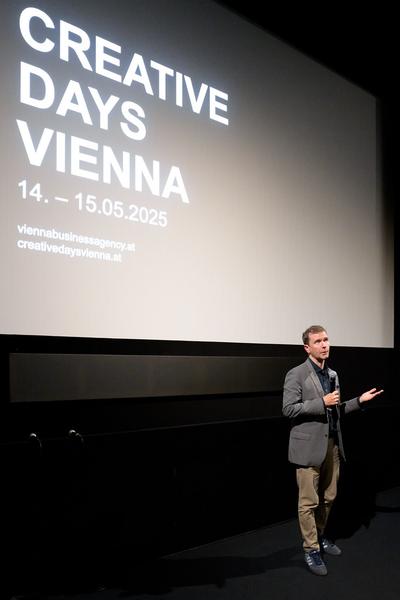 Creative Days Vienna 2025: KEYNOTES - Eva Jäger &amp; Michael Loebenstein. PERFORMANCE - Claudia Larcher and Ursula Winterauer (GISCHT) (Österreichisches Filmmuseum, 15.05.2025) Foto: eSeL.at - Joanna Pianka