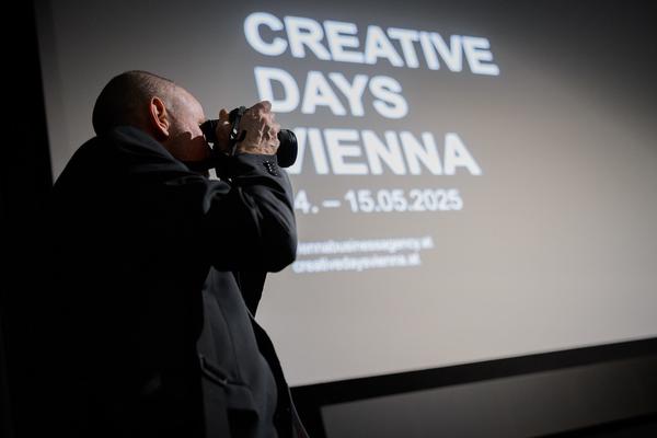 Creative Days Vienna 2025: KEYNOTES - Eva Jäger &amp; Michael Loebenstein. PERFORMANCE - Claudia Larcher and Ursula Winterauer (GISCHT) (Österreichisches Filmmuseum, 15.05.2025) Foto: eSeL.at - Joanna Pianka