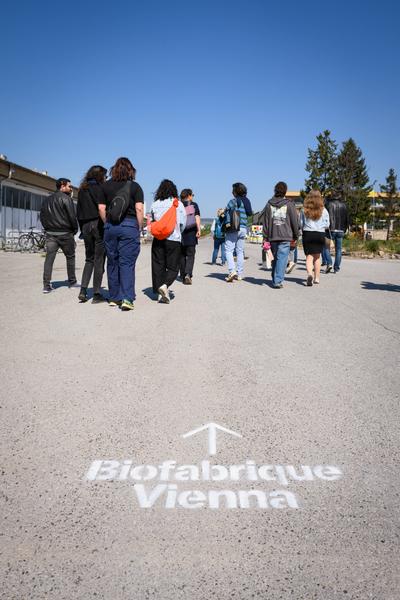Tour 1: Creatives for Vienna – Making Spaces X Klima Biennale Wien (Nordwestbahnhof, 18.04.2026) Foto: Wirtschaftsagentur Wien / eSeL.at - Joanna Pianka