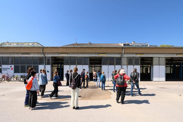 Tour 1: Creatives for Vienna – Making Spaces X Klima Biennale Wien (Nordwestbahnhof, 18.04.2026) Foto: Wirtschaftsagentur Wien / eSeL.at - Joanna Pianka