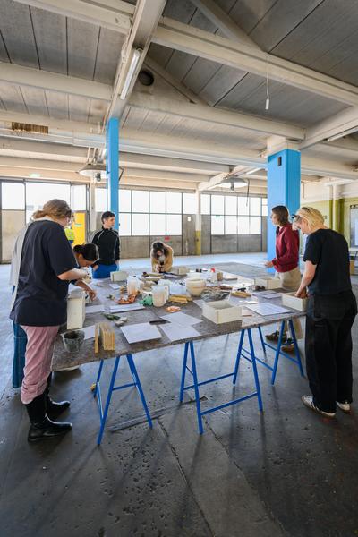 Tour 1: Creatives for Vienna – Making Spaces X Klima Biennale Wien (Nordwestbahnhof, 18.04.2026) Foto: Wirtschaftsagentur Wien / eSeL.at - Joanna Pianka