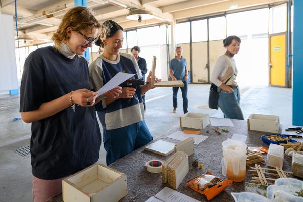 Tour 1: Creatives for Vienna – Making Spaces X Klima Biennale Wien (Nordwestbahnhof, 18.04.2026) Foto: Wirtschaftsagentur Wien / eSeL.at - Joanna Pianka