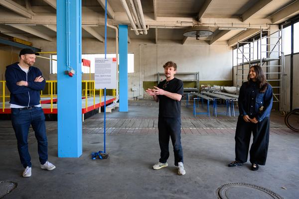 Tour 1: Creatives for Vienna – Making Spaces X Klima Biennale Wien (Nordwestbahnhof, 18.04.2026) Foto: Wirtschaftsagentur Wien / eSeL.at - Joanna Pianka