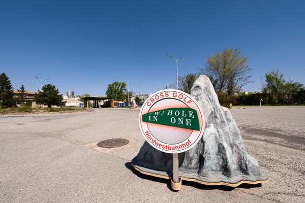 Tour 1: Creatives for Vienna – Making Spaces X Klima Biennale Wien (Nordwestbahnhof, 18.04.2026) Foto: Wirtschaftsagentur Wien / eSeL.at - Joanna Pianka