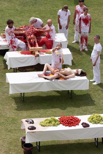 Hermann Nitsch 6 Tages Spiel (Tag 4, 7.6.2025) Foto: eSeL Foto: (c) Hermann Nitsch GmbH (Foto: eSeL)