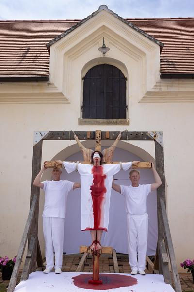 Hermann Nitsch 6 Tages Spiel (Tag 4, 7.6.2025) Foto: eSeL Foto: (c) Hermann Nitsch GmbH (Foto: eSeL)