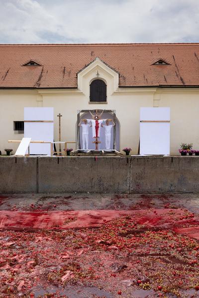 Hermann Nitsch 6 Tages Spiel (Tag 4, 7.6.2025) Foto: eSeL Foto: (c) Hermann Nitsch GmbH (Foto: eSeL)