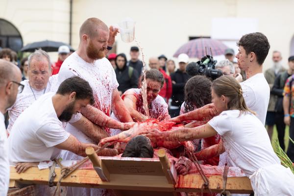 Hermann Nitsch 6 Tages Spiel (Tag 5, 8.6.2025) Foto: (c) Hermann Nitsch GmbH (Foto: eSeL)