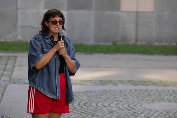 Kultursommer 2025: &quot;Das Wetter hier ist sehr schön, liebe Grüße!&quot; Gatzmaga, Hirth, Höllebauer, Marwan &amp; Peichl (Schrödingerplatz, 20.7.2025) Foto: eSeL.at - Lorenz Seidler