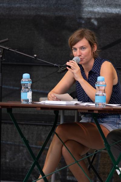Kultursommer 2025: &quot;Das Wetter hier ist sehr schön, liebe Grüße!&quot; Gatzmaga, Hirth, Höllebauer, Marwan &amp; Peichl (Schrödingerplatz, 20.7.2025) Foto: eSeL.at - Lorenz Seidler