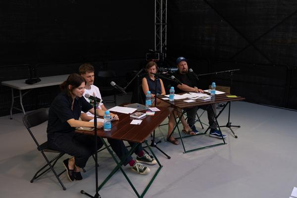 Kultursommer 2025: &quot;Das Wetter hier ist sehr schön, liebe Grüße!&quot; Gatzmaga, Hirth, Höllebauer, Marwan &amp; Peichl (Schrödingerplatz, 20.7.2025) Foto: eSeL.at - Lorenz Seidler