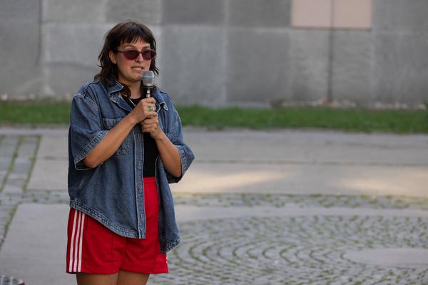 Kultursommer 2025: "Das Wetter hier ist sehr schön, liebe Grüße!" Gatzmaga, Hirth, Höllebauer, Marwan &amp; Peichl (Schrödingerplatz, 20.7.2025) Foto: eSeL.at - Lorenz Seidler
