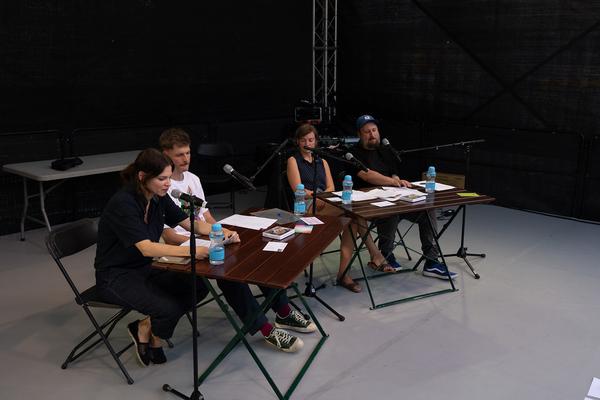 Kultursommer 2025: "Das Wetter hier ist sehr schön, liebe Grüße!" Gatzmaga, Hirth, Höllebauer, Marwan &amp; Peichl (Schrödingerplatz, 20.7.2025) Foto: eSeL.at - Lorenz Seidler