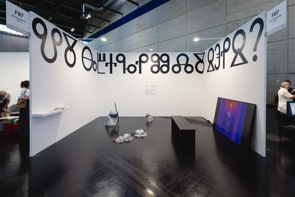 Angewandte Trans Arts Stand @ Vienna Contemporary 2025 (Messe Wien Halle D, 11.09.2025) Foto: eSeL.at - Robert Puteanu