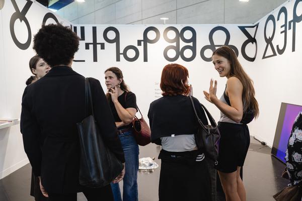 Angewandte Trans Arts Stand @ Vienna Contemporary 2025 (Messe Wien Halle D, 11.09.2025) Foto: eSeL.at - Robert Puteanu