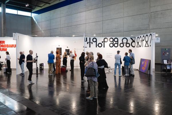 Angewandte Trans Arts Stand @ Vienna Contemporary 2025 (Messe Wien Halle D, 11.09.2025) Foto: eSeL.at - Robert Puteanu