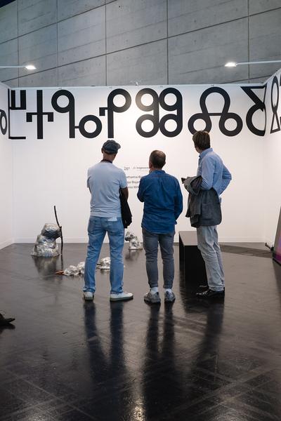 Angewandte Trans Arts Stand @ Vienna Contemporary 2025 (Messe Wien Halle D, 11.09.2025) Foto: eSeL.at - Robert Puteanu