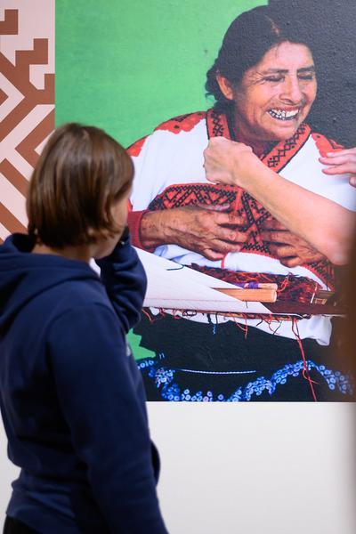 Die Farben der Erde - Moderne Textilkunst in Mexiko (Weltmuseum Wien, 21.10.2025 - 06.04.2026) Foto: eSeL.at - Joanna Pianka