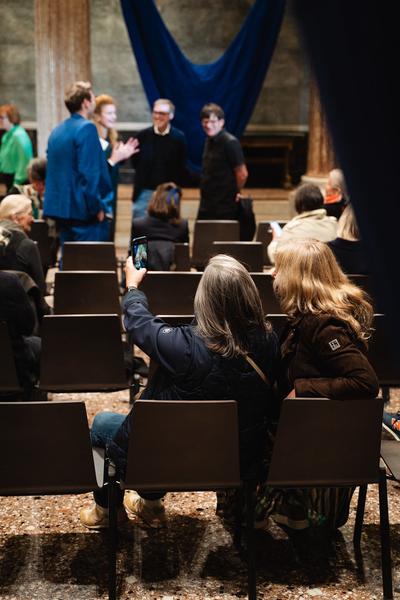 The Day You Were Thinking About the Sibyl While You Were Picking Autumn Leaves - An Insert by Ana Torfs (Gemäldegalerie - Akademie der Bildenden Künste Wien, 02.10.2025) Foto: eSeL.at - Robert Puteanu