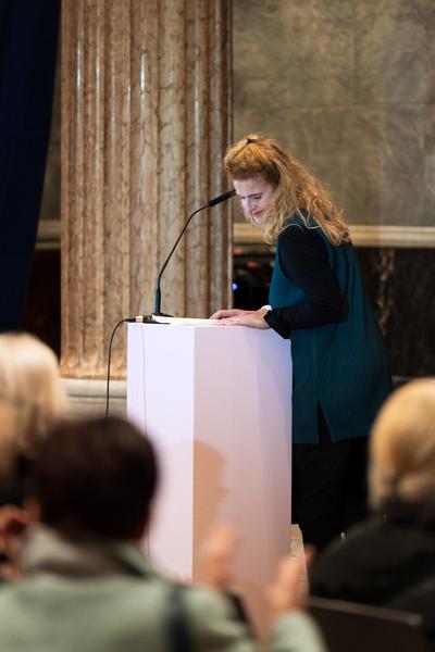 The Day You Were Thinking About the Sibyl While You Were Picking Autumn Leaves - An Insert by Ana Torfs (Gemäldegalerie - Akademie der Bildenden Künste Wien, 02.10.2025) Foto: eSeL.at - Robert Puteanu