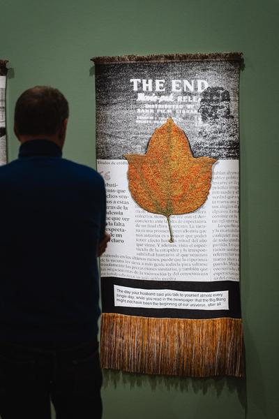 The Day You Were Thinking About the Sibyl While You Were Picking Autumn Leaves - An Insert by Ana Torfs (Gemäldegalerie - Akademie der Bildenden Künste Wien, 02.10.2025) Foto: eSeL.at - Robert Puteanu