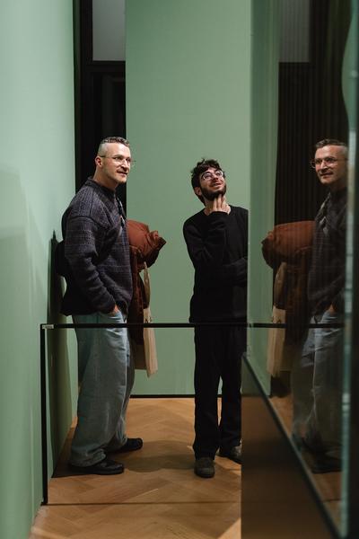 The Day You Were Thinking About the Sibyl While You Were Picking Autumn Leaves - An Insert by Ana Torfs (Gemäldegalerie - Akademie der Bildenden Künste Wien, 02.10.2025) Foto: eSeL.at - Robert Puteanu