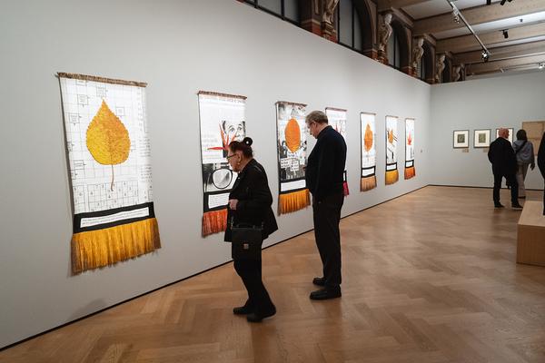 The Day You Were Thinking About the Sibyl While You Were Picking Autumn Leaves - An Insert by Ana Torfs (Gemäldegalerie - Akademie der Bildenden Künste Wien, 02.10.2025) Foto: eSeL.at - Robert Puteanu