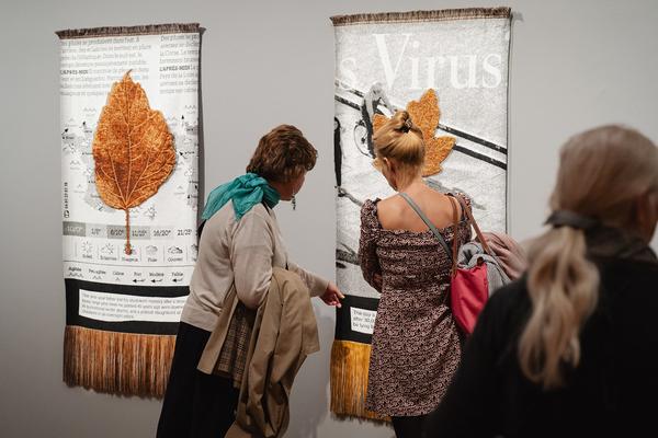The Day You Were Thinking About the Sibyl While You Were Picking Autumn Leaves - An Insert by Ana Torfs (Gemäldegalerie - Akademie der Bildenden Künste Wien, 02.10.2025) Foto: eSeL.at - Robert Puteanu