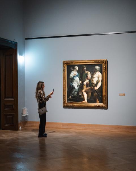 The Day You Were Thinking About the Sibyl While You Were Picking Autumn Leaves - An Insert by Ana Torfs (Gemäldegalerie - Akademie der Bildenden Künste Wien, 02.10.2025) Foto: eSeL.at - Robert Puteanu