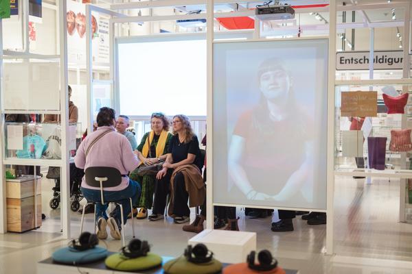 Disability History Aktions-Tag - Ausstellungs-Rundgang und Lesung (Haus der Geschichte Österreich, 06.12.2025) Foto: eSeL.at - Robert Puteanu